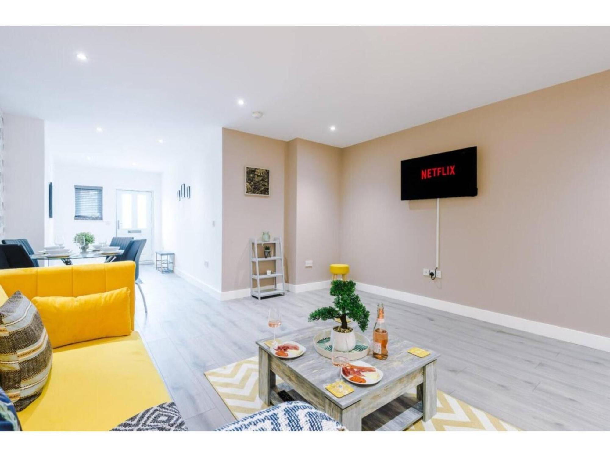 The Ecclesian Deluxe Apartments Near Trafford Centre Eccles Train Station Manchester Eksteriør billede