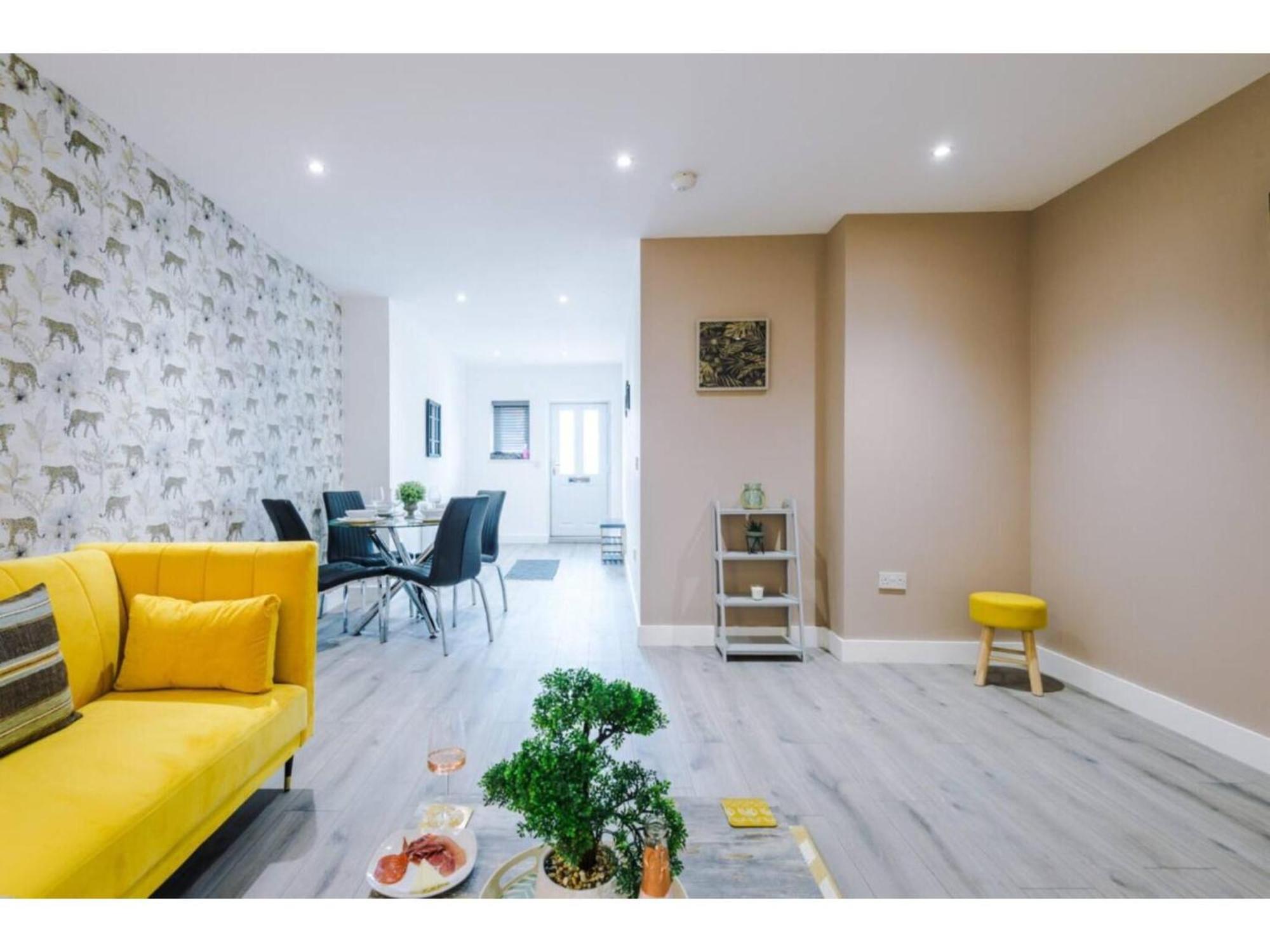 The Ecclesian Deluxe Apartments Near Trafford Centre Eccles Train Station Manchester Eksteriør billede