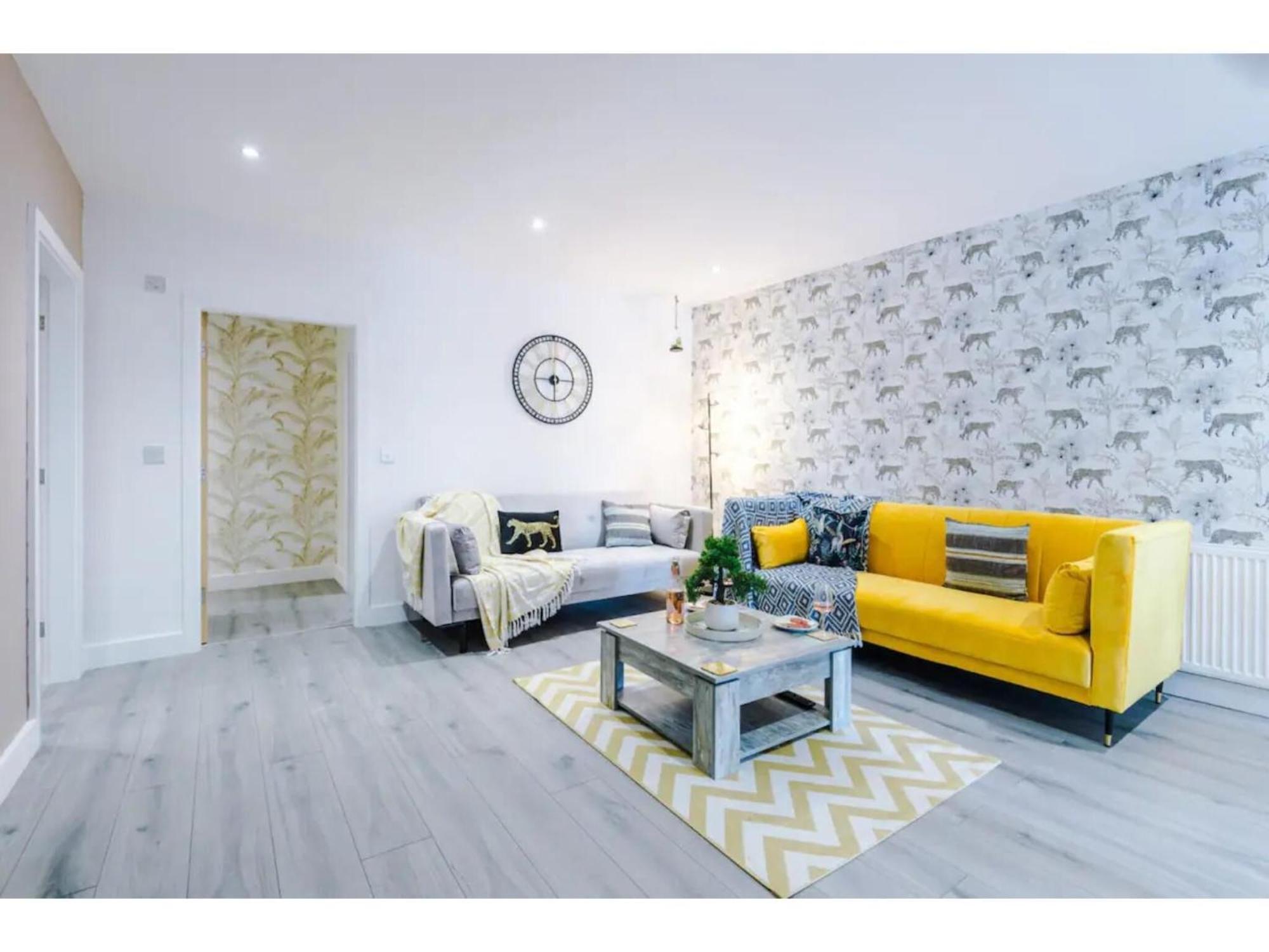 The Ecclesian Deluxe Apartments Near Trafford Centre Eccles Train Station Manchester Eksteriør billede