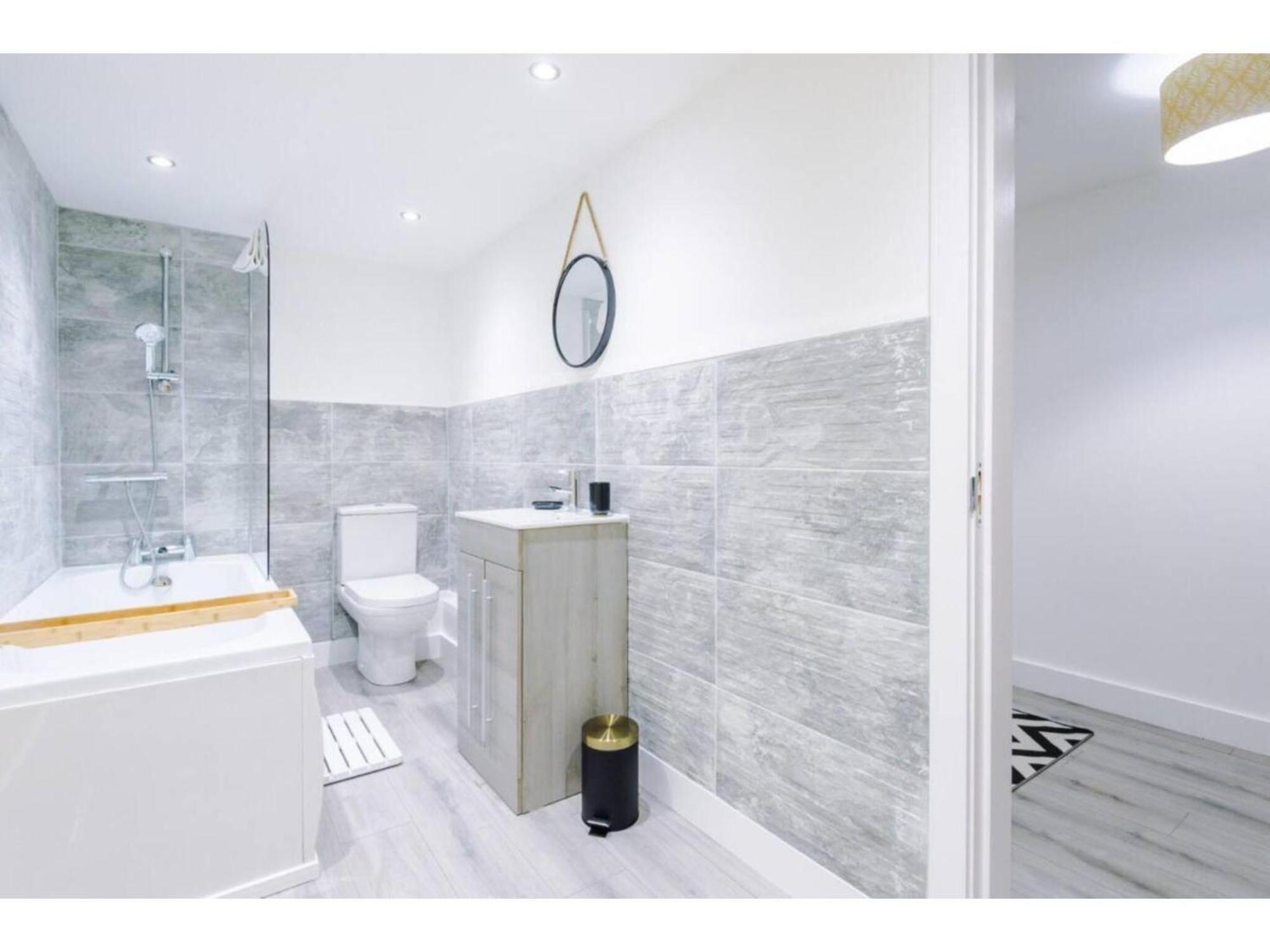 The Ecclesian Deluxe Apartments Near Trafford Centre Eccles Train Station Manchester Eksteriør billede