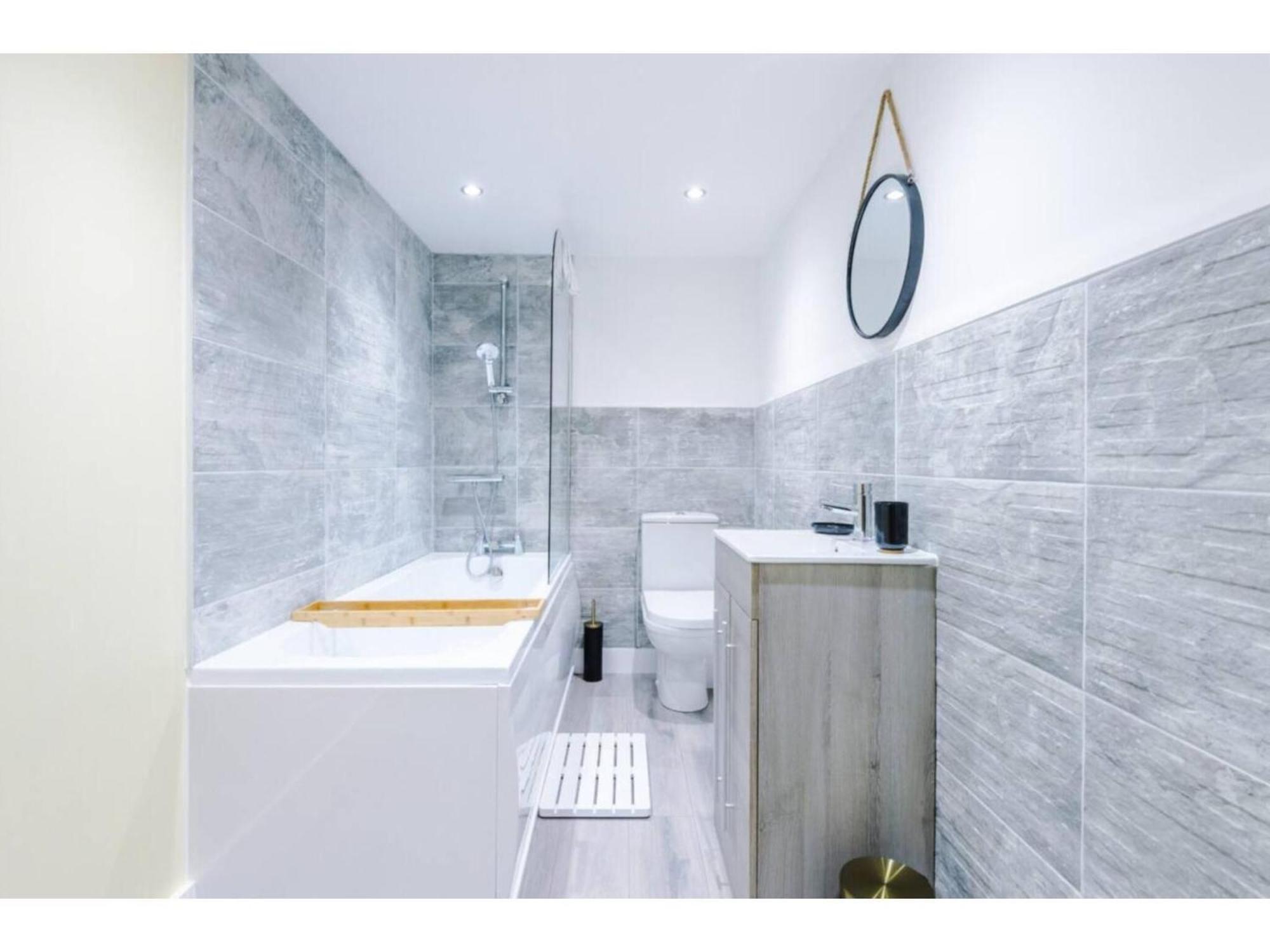 The Ecclesian Deluxe Apartments Near Trafford Centre Eccles Train Station Manchester Eksteriør billede