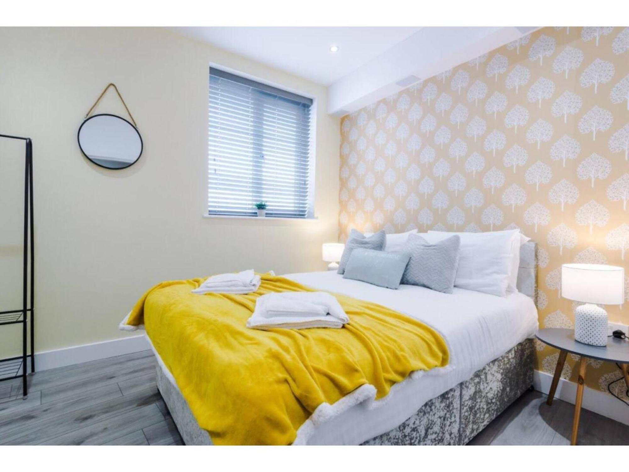 The Ecclesian Deluxe Apartments Near Trafford Centre Eccles Train Station Manchester Eksteriør billede